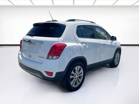 Used 2020 Chevrolet Trax Premier w/ LPO, Cargo Package FWD image 4