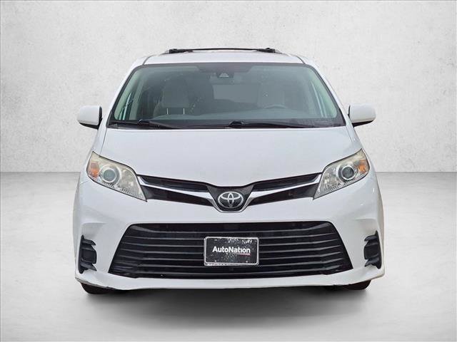 Used 2020 Toyota Sienna LE w/ Carpet Mat Package FWD image 2