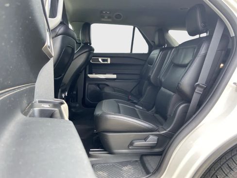Used 2020 Ford Explorer XLT w/ Equipment Group 202A image 12