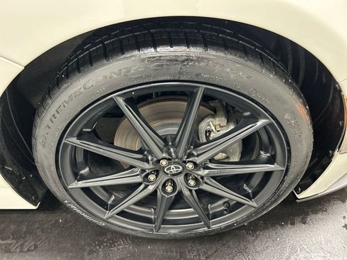 Used 2023 Toyota GR86 Premium w/ ALL Weather Mat Package (TMS) image 8