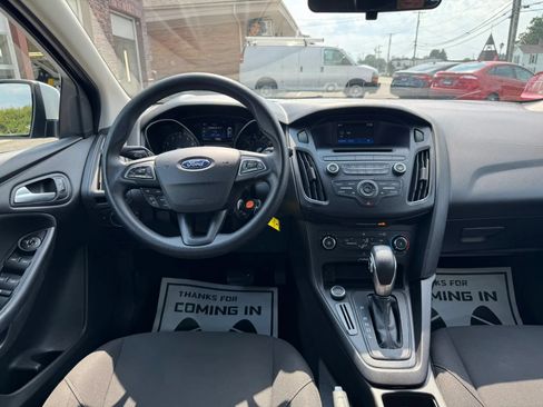 Used 2017 Ford Focus SE FWD image 41