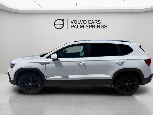Used 2024 Volkswagen Taos SE w/ Black Wheel Package FWD image 4