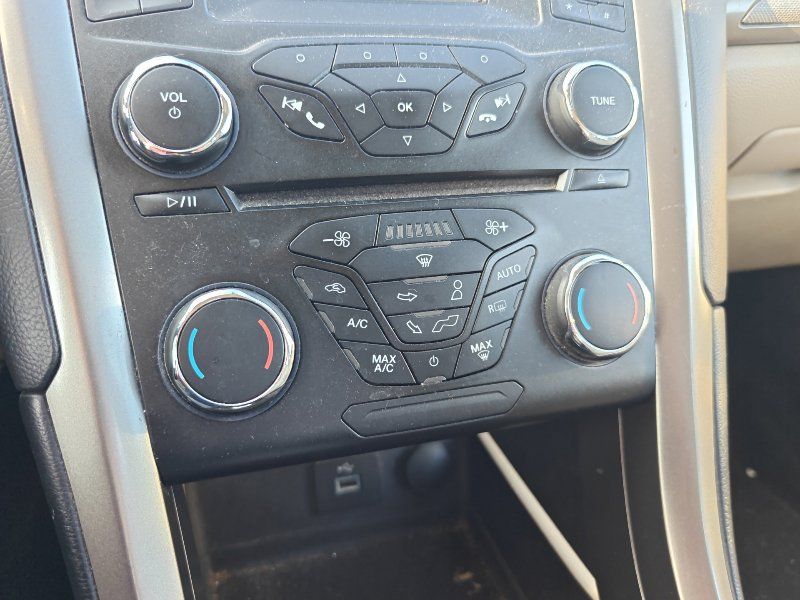 Used 2017 Ford Fusion SE FWD image 14