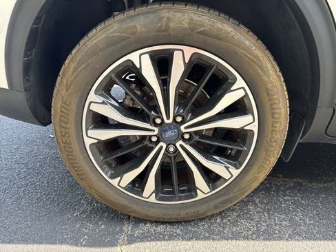 Used 2022 Ford Escape SE w/ SE Sport Appearance Package image 8