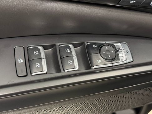 Used 2025 Kia Carnival SX Prestige FWD image 33