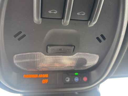 Used 2024 Chevrolet Trax RS w/ Sunroof Package FWD image 25