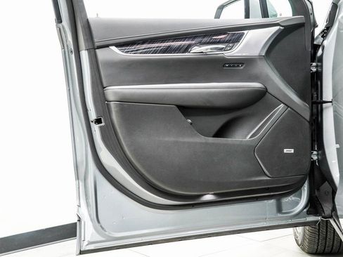 Used 2025 Cadillac XT6 Premium Luxury image 46