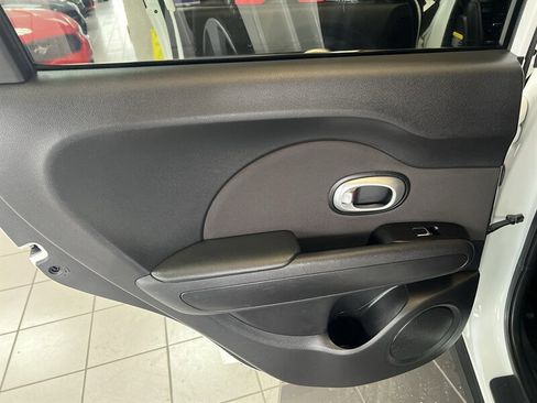 Used 2019 Kia Soul image 16