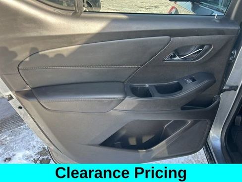 Used 2021 Chevrolet Traverse RS AWD/4WD image 38