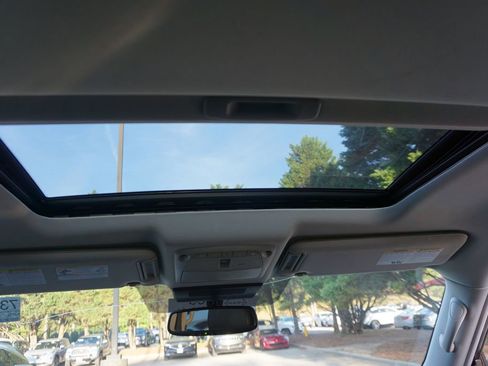 Used 2023 Nissan Armada SL w/ Captain's Chairs Package image 15