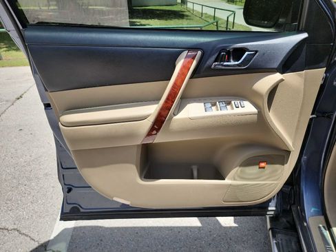 Used 2013 Toyota Highlander Limited AWD/4WD image 15