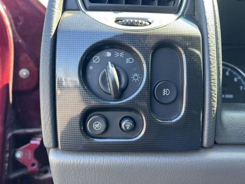 Used 2004 GMC Envoy SLE w/ Preferred Equipment Group image 10