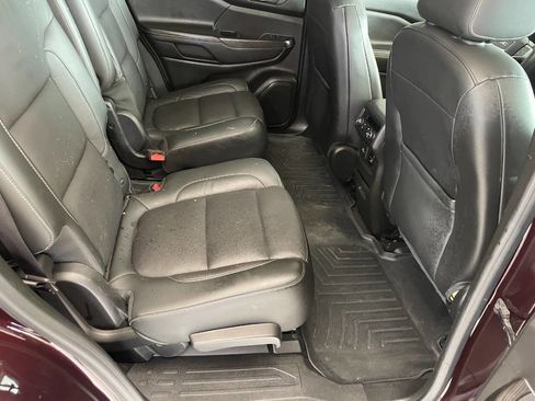 Used 2018 GMC Acadia SLT image 29