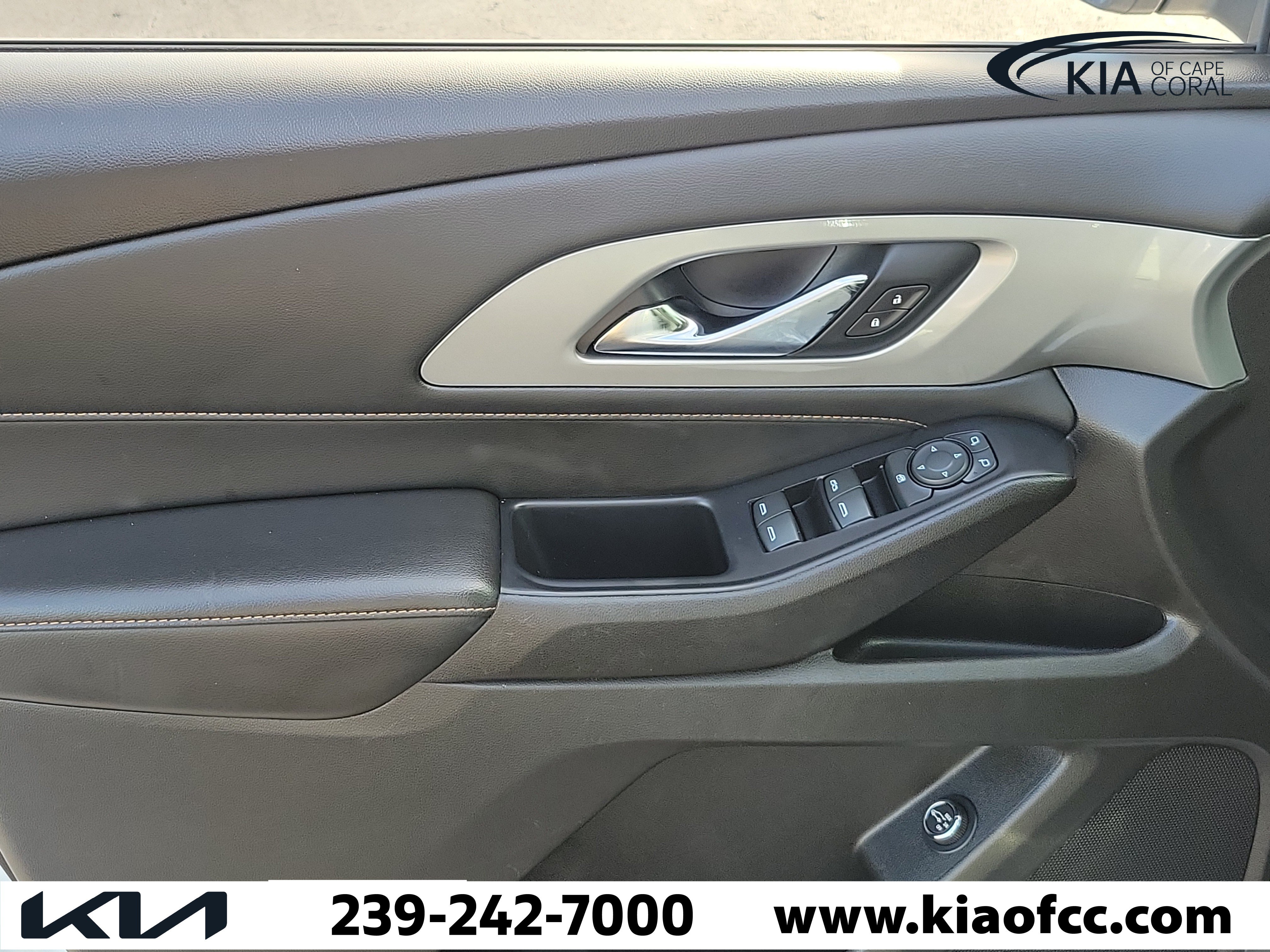 Used 2021 Chevrolet Traverse LT w/ LT Premium Package FWD image 24