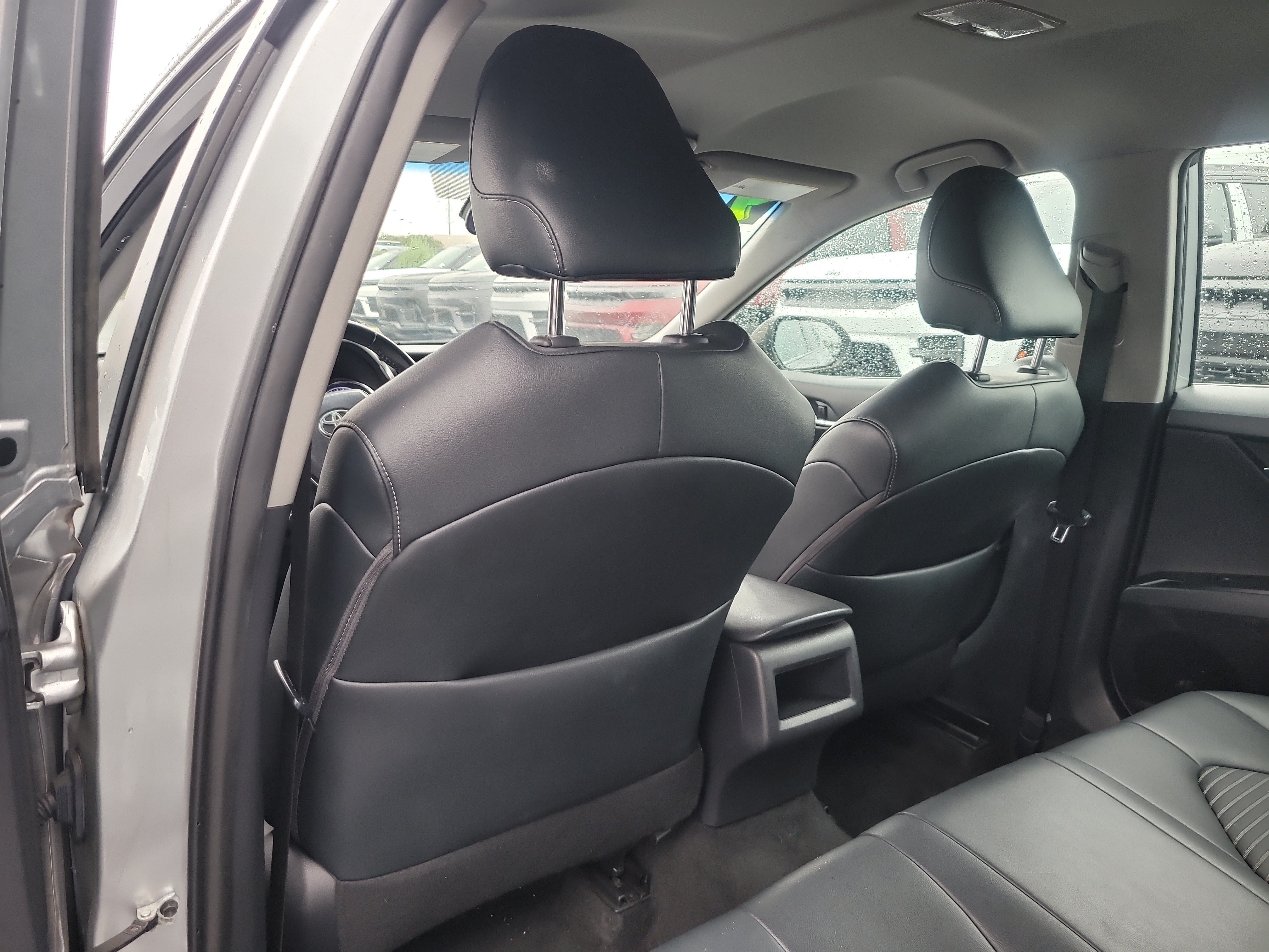 Used 2019 Toyota Camry SE FWD image 12