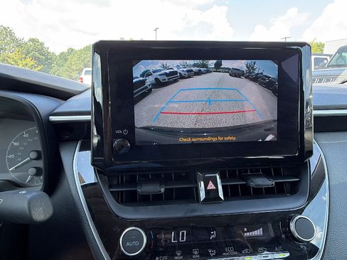 Used 2025 Toyota Corolla LE FWD image 32
