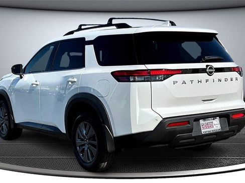 New 2025 Nissan Pathfinder SV image 3