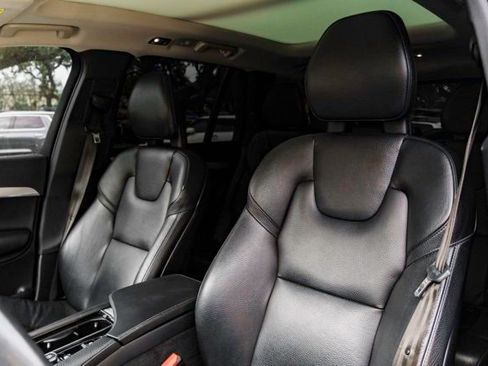 Used 2018 Volvo XC90 T5 Momentum w/ Convenience Package image 10