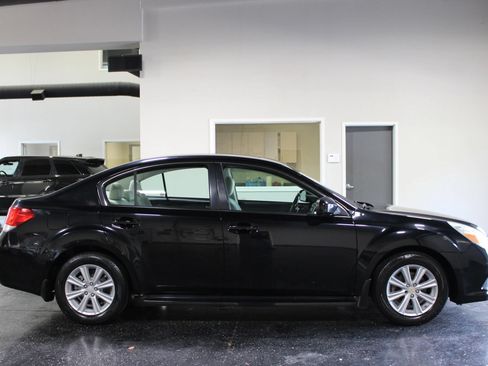 Used 2012 Subaru Legacy 2.5i Premium AWD/4WD image 2