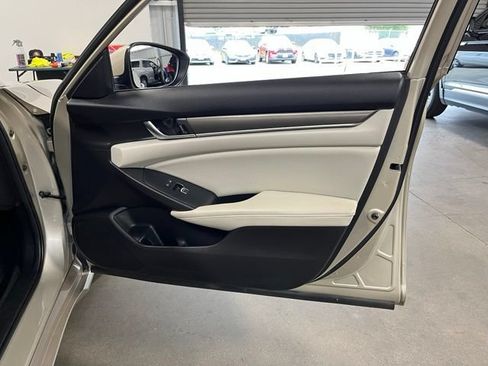 Used 2018 Honda Accord LX image 12