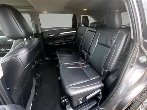Used 2019 Toyota Highlander XLE AWD/4WD image 26