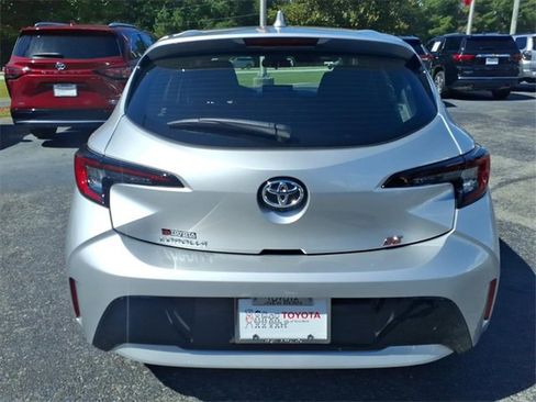 Used 2025 Toyota Corolla SE image 2