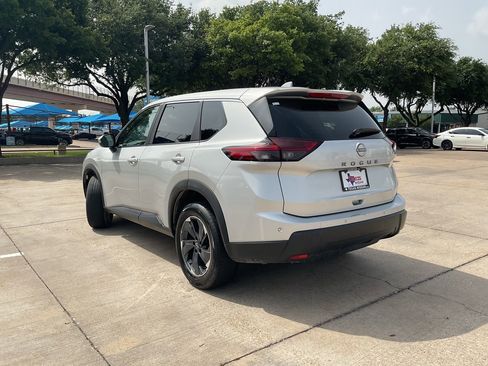 Used 2025 Nissan Rogue SV FWD image 7