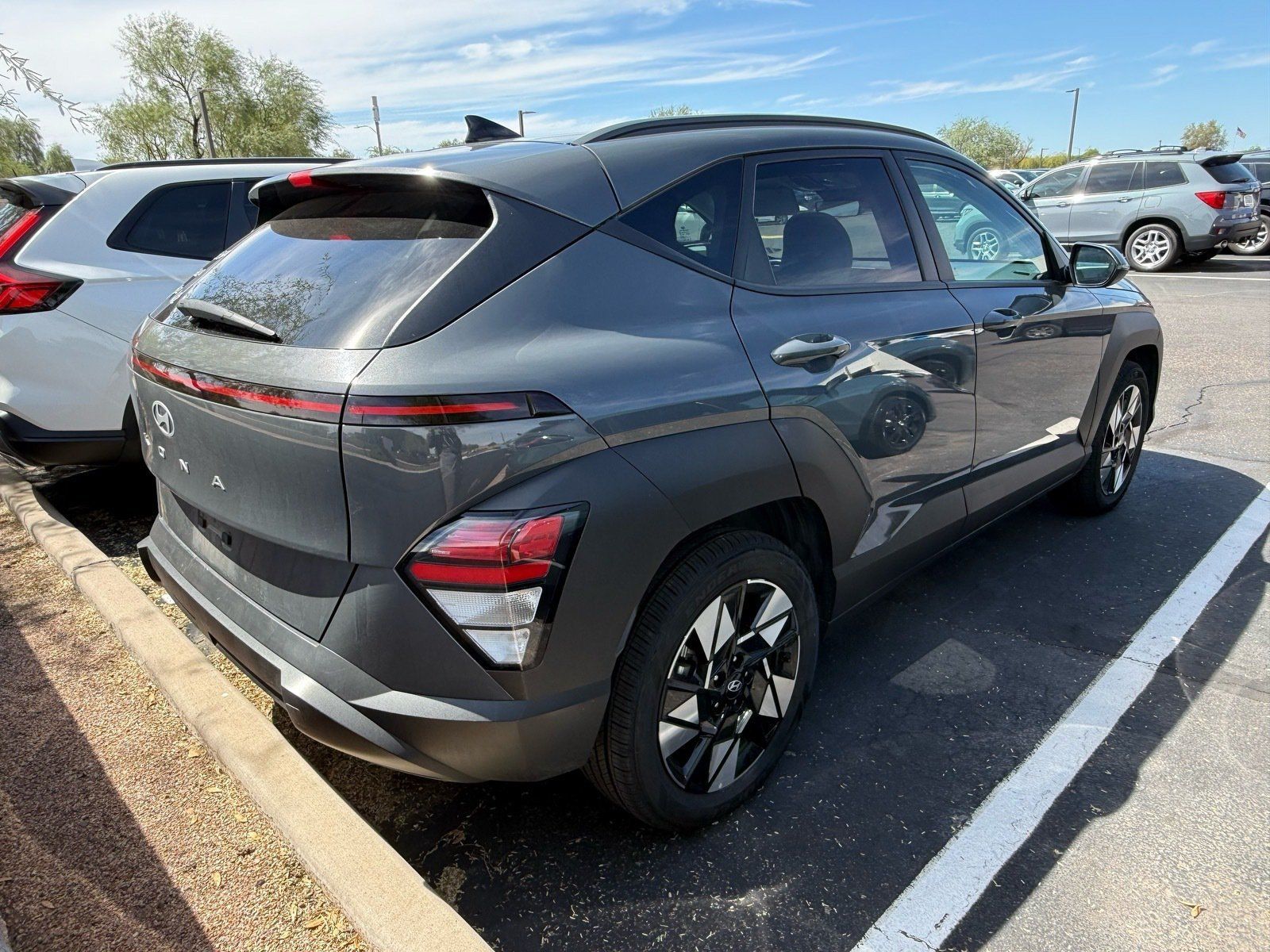 Used 2025 Hyundai Kona SEL FWD image 4