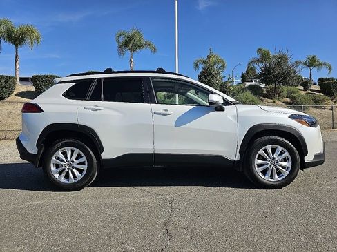 Used 2024 Toyota Corolla Cross LE w/ Moonroof Package image 10