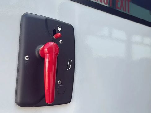 Used 2013 Chevrolet Express 4500 w/ Shuttle Bus Package RWD image 21