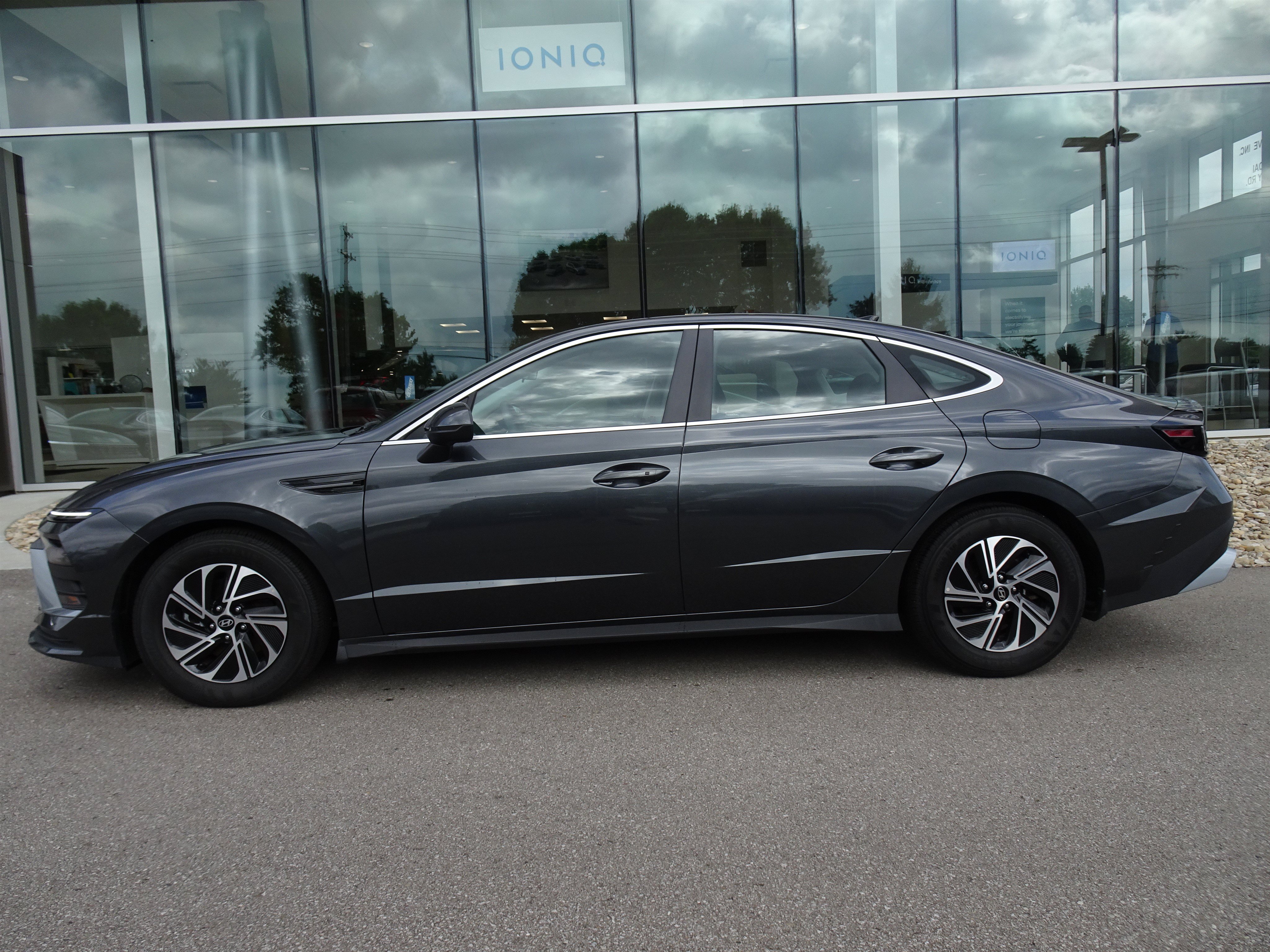 New 2026 Hyundai Sonata Blue FWD image 2