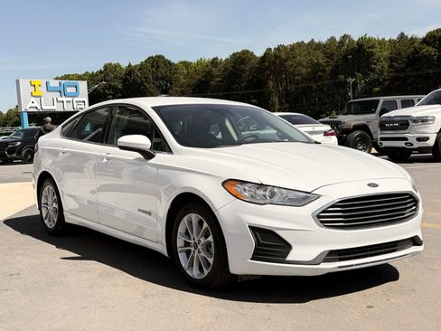 Used 2019 Ford Fusion SE FWD image 4