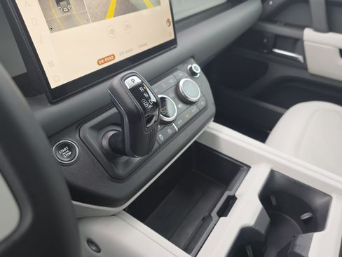 Certified 2025 Land Rover Defender 110 S AWD/4WD image 24