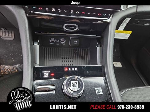 New 2026 Jeep Grand Cherokee Altitude image 9