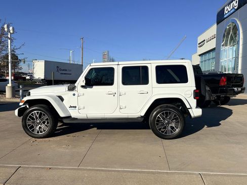 Used 2022 Jeep Wrangler Unlimited Sahara image 7