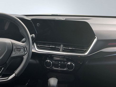 Used 2024 Chevrolet Trax RS w/ Sunroof Package image 7