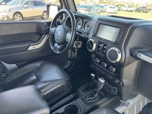 Used 2016 Jeep Wrangler Unlimited Sahara w/ Connectivity Group image 13