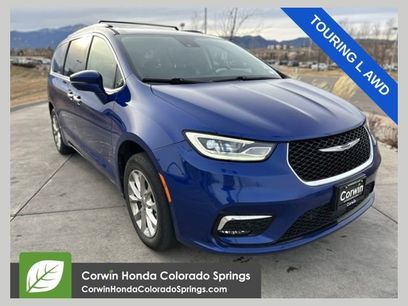 Used 2021 Chrysler Pacifica Touring-L w/ Uconnect Theater Family Group