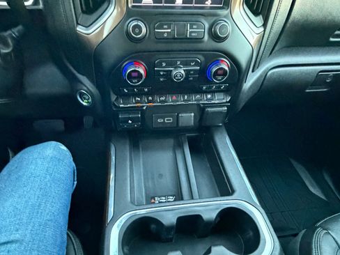 Used 2020 Chevrolet Silverado 1500 High Country image 23