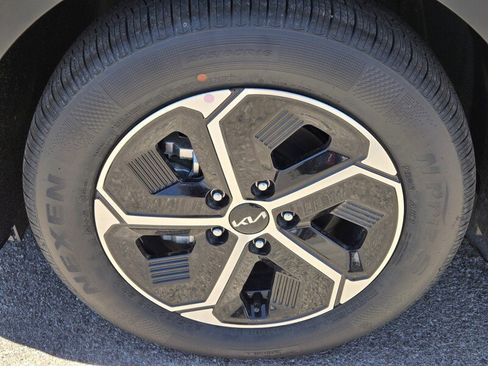 New 2025 Kia Niro EX image 5