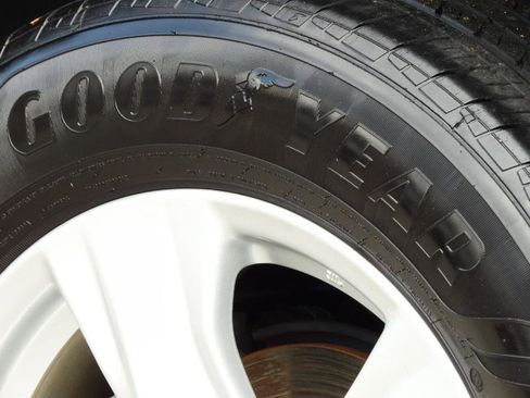 Used 2019 Toyota RAV4 XLE image 6