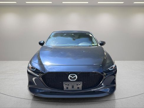 Used 2020 MAZDA MAZDA3 Hatchback w/ Preferred Package FWD image 2