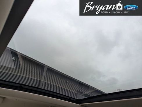 Used 2022 Lincoln Corsair AWD w/ Premium Package image 35