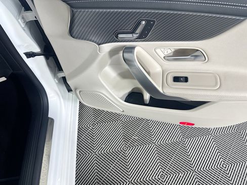 Used 2025 Mercedes-Benz CLA 250 image 31