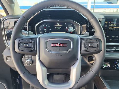 Used 2023 GMC Sierra 1500 SLT w/ SLT Convenience Package AWD/4WD image 19