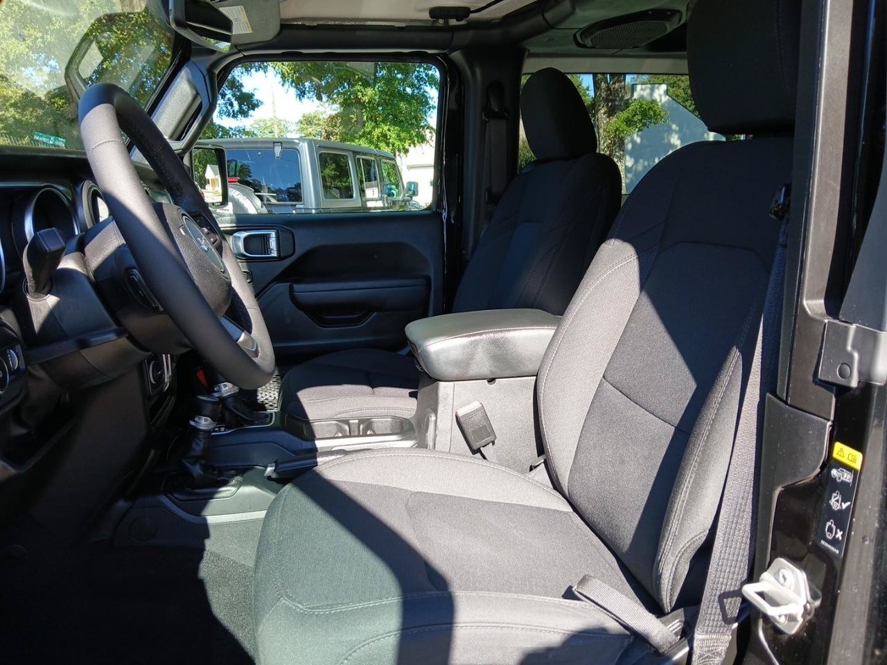 Used 2023 Jeep Wrangler Sport AWD/4WD image 15