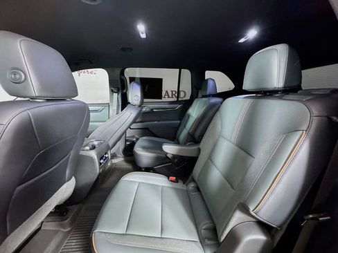 Used 2024 GMC Acadia AT4 w/ Luxury Package image 29