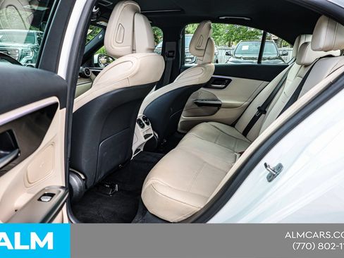 Used 2025 Mercedes-Benz C 300 Sedan image 18