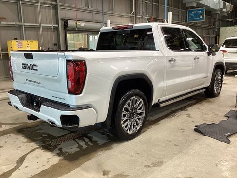 Used 2024 GMC Sierra 1500 Denali Ultimate image 10