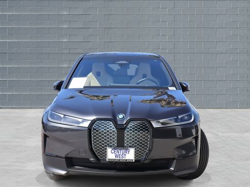 Used 2025 BMW iX xDrive50 image 3